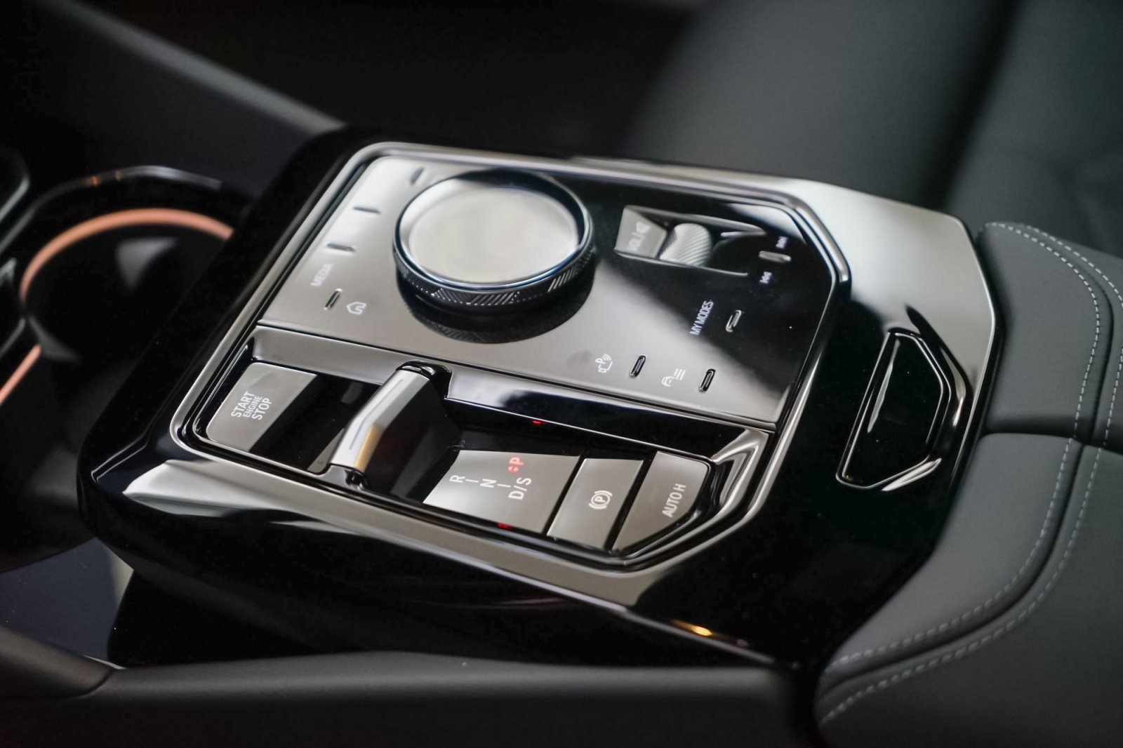 Fahrzeugabbildung BMW 540d xDrive Touring [M Sport, HUD, ACC, AHK, 20 LMR]