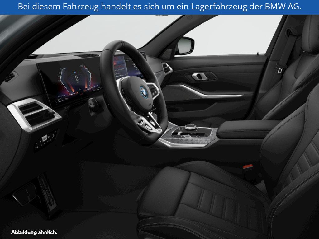 Fahrzeugabbildung BMW 330e Limousine