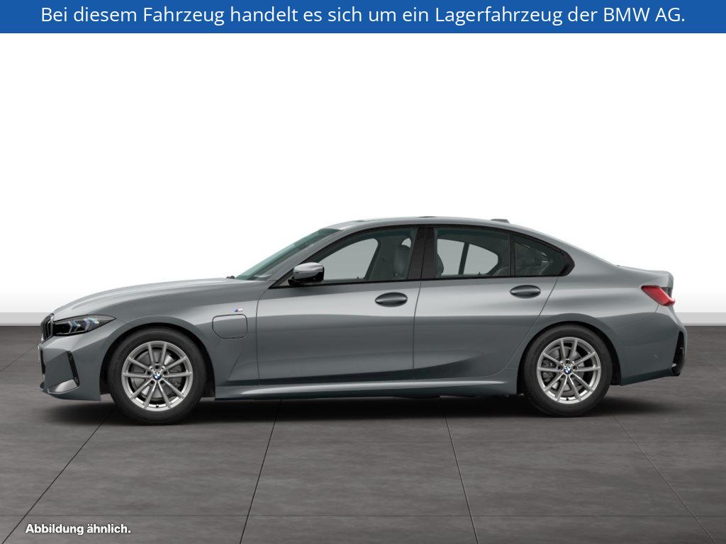 Fahrzeugabbildung BMW 330e Limousine