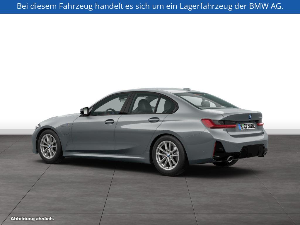 Fahrzeugabbildung BMW 330e Limousine