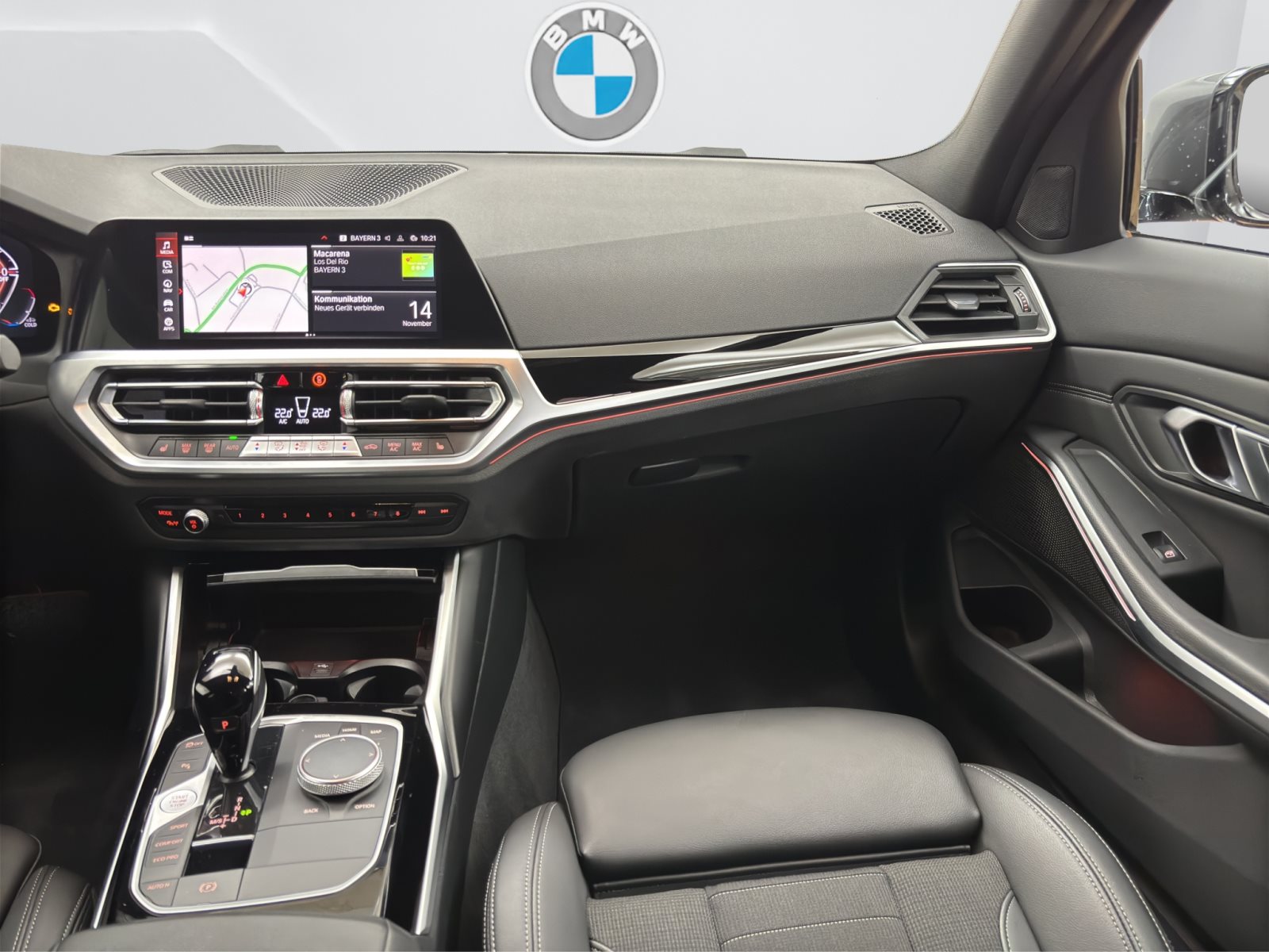 Fahrzeugabbildung BMW 320d xDrive Touring [Sport Line, LC Prof., ACC]