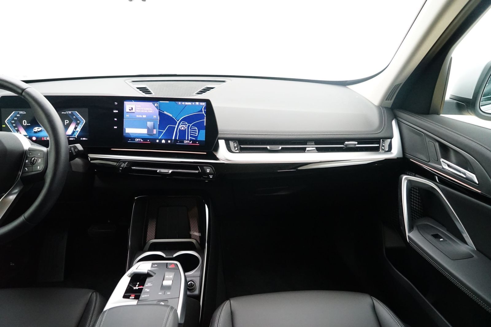 Fahrzeugabbildung BMW iX1 xDrive30 [xLine, RFK, SHZ, Anhängerkupplung]