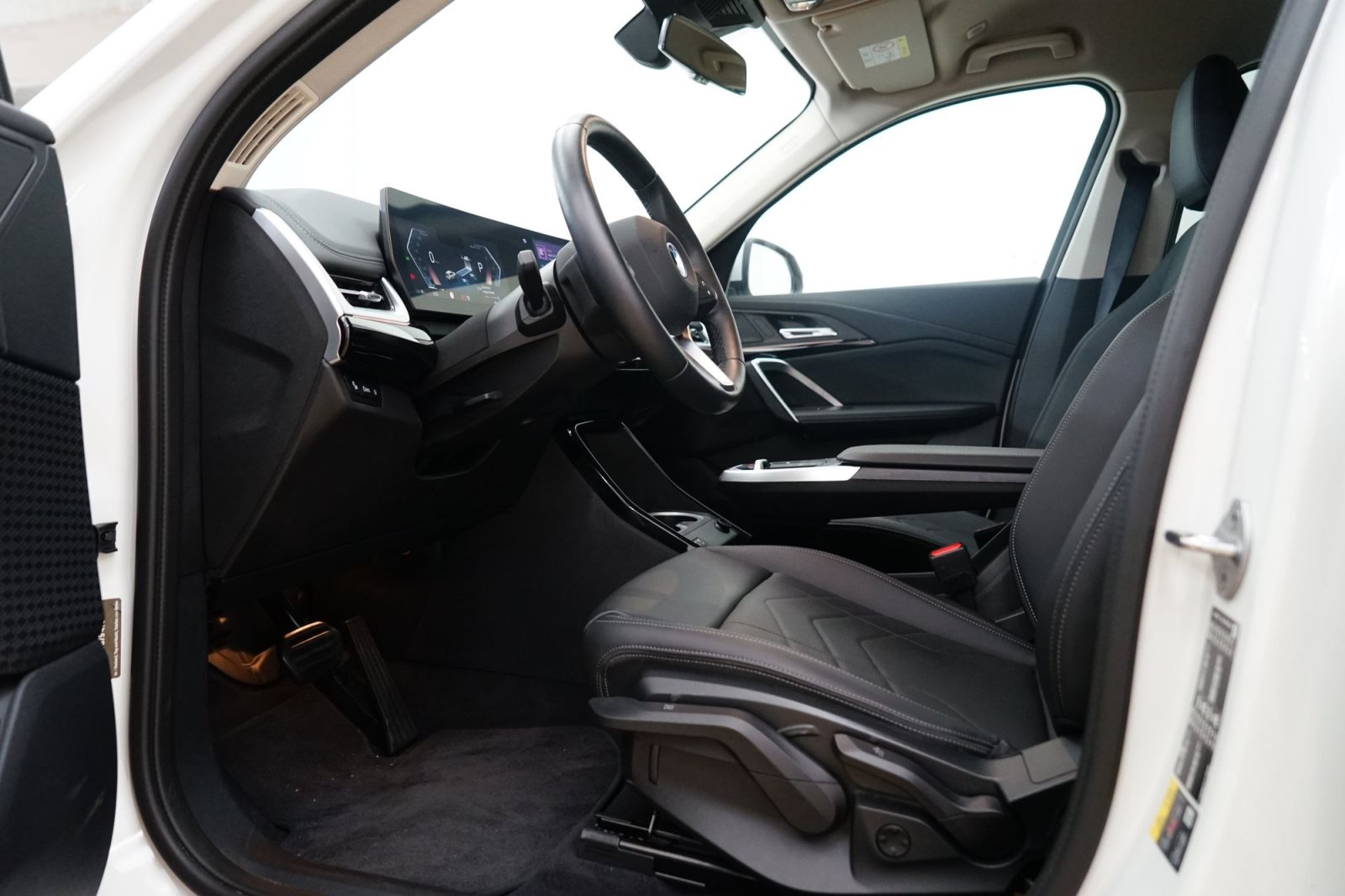Fahrzeugabbildung BMW iX1 xDrive30 [xLine, RFK, SHZ, Anhängerkupplung]
