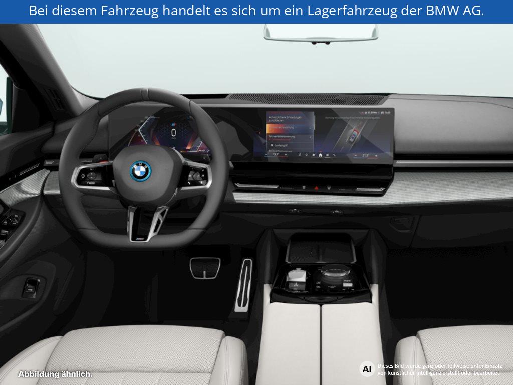 Fahrzeugabbildung BMW 550e xDrive Touring