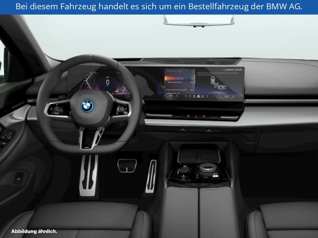 Fahrzeugabbildung BMW 550e xDrive Limousine