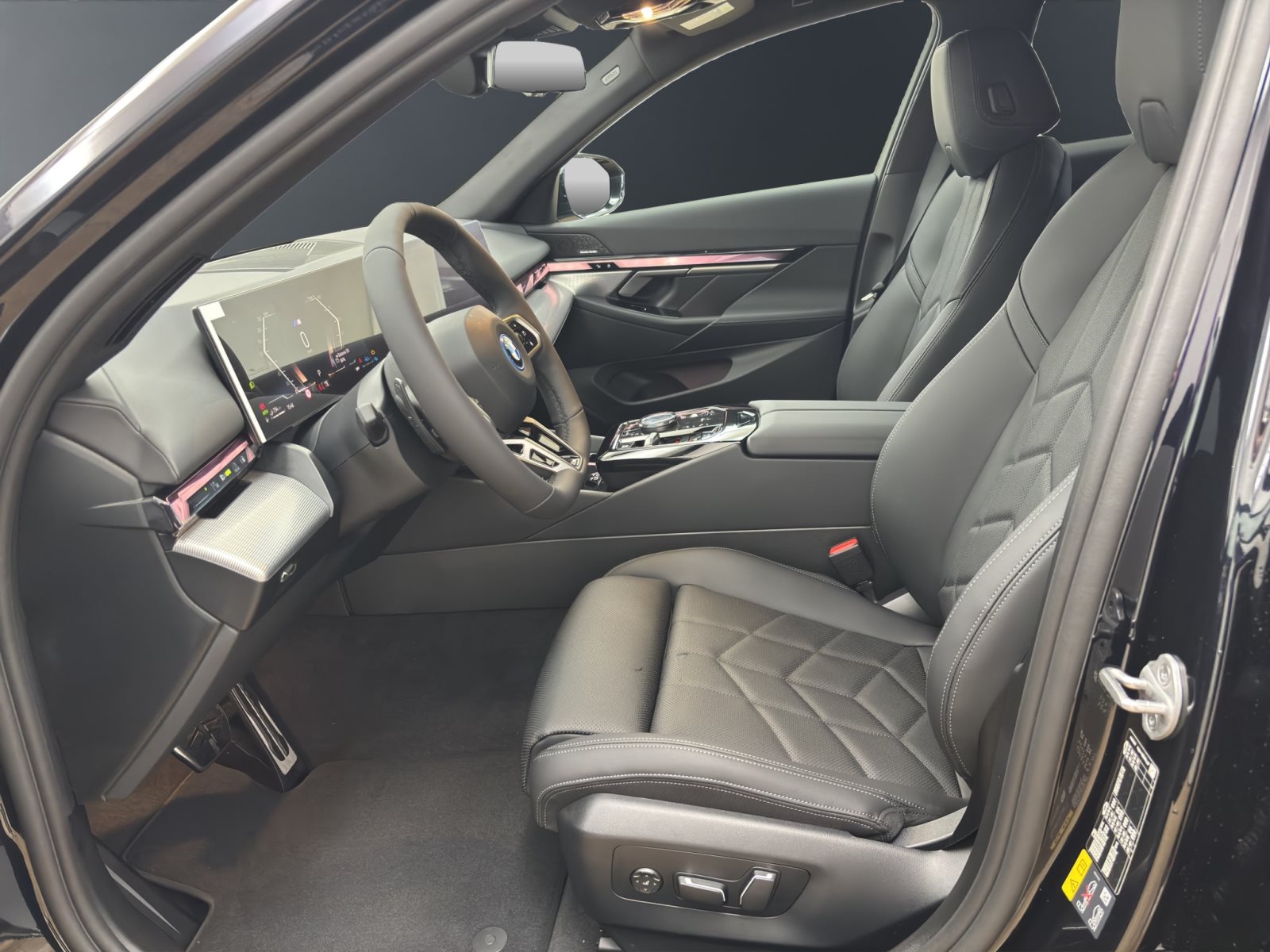 Fahrzeugabbildung BMW 530e Touring [M Sport, AHK, ACC, RFK, h&k Sound]