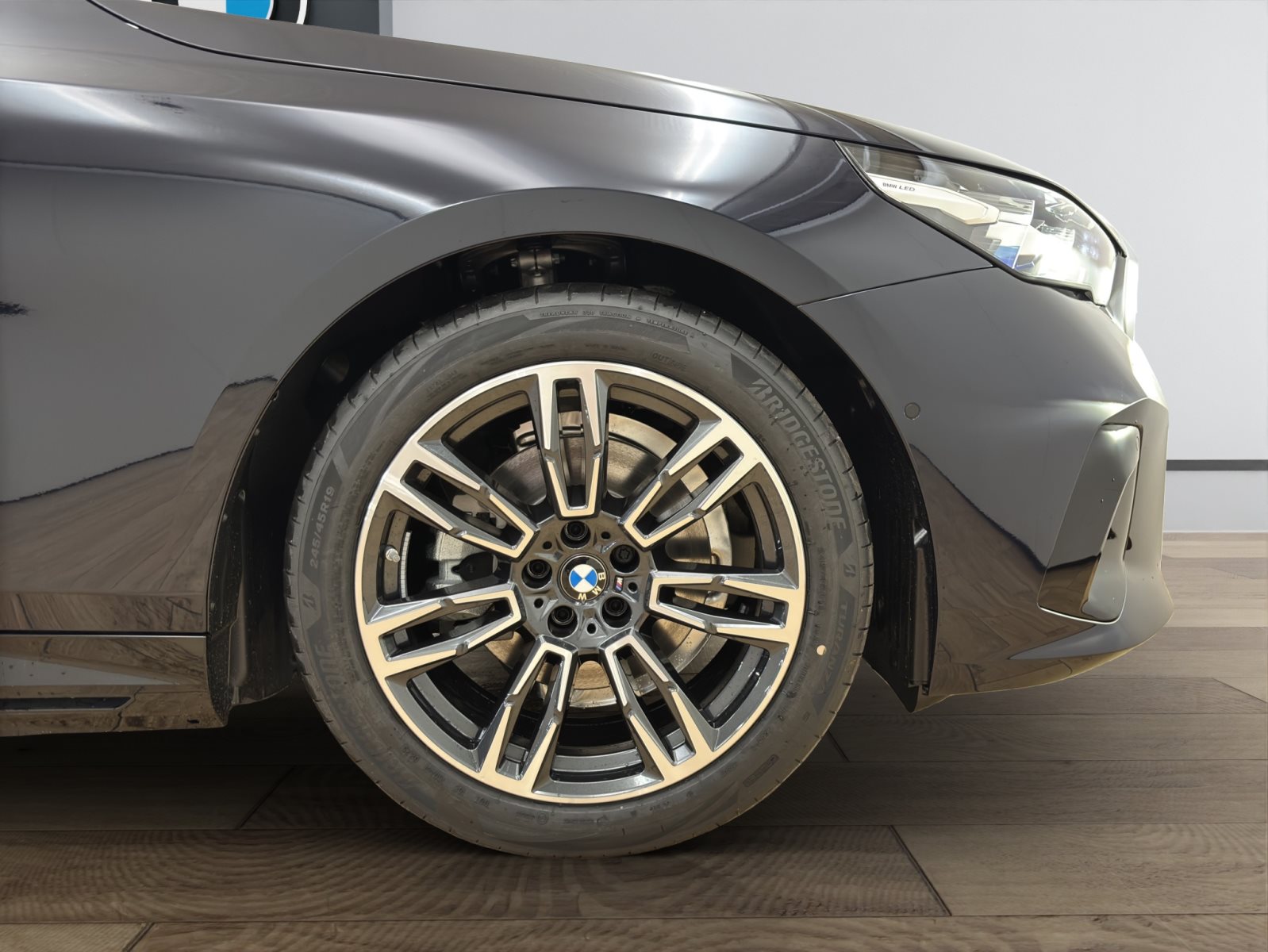 Fahrzeugabbildung BMW 530e Touring [M Sport, AHK, ACC, RFK, h&k Sound]