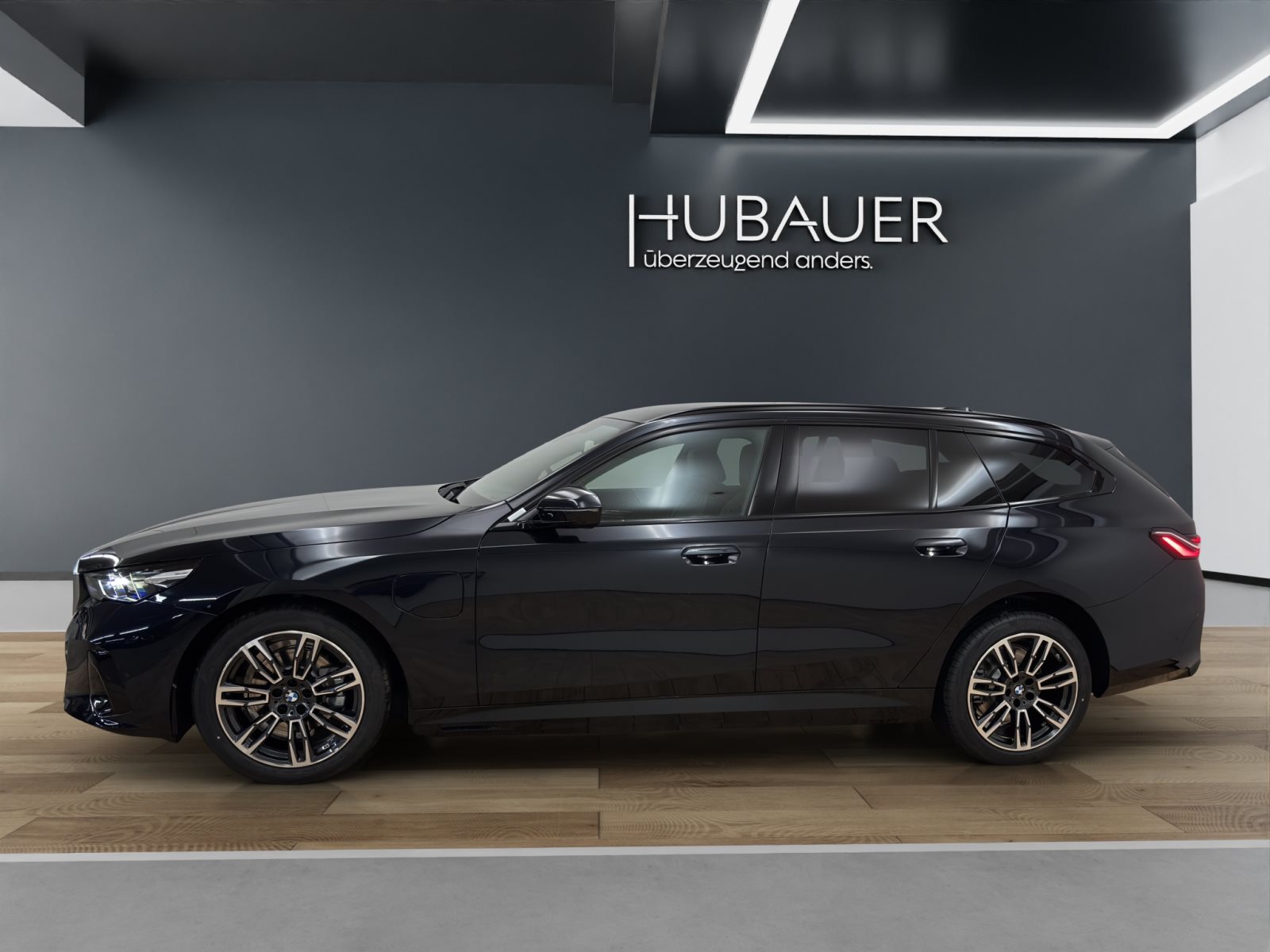 Fahrzeugabbildung BMW 530e Touring [M Sport, AHK, ACC, RFK, h&k Sound]