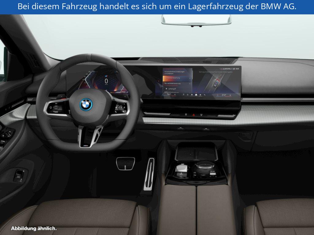 Fahrzeugabbildung BMW 550e xDrive Touring