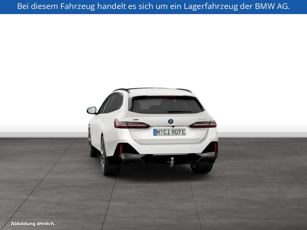 Fahrzeugabbildung BMW 550e xDrive Touring