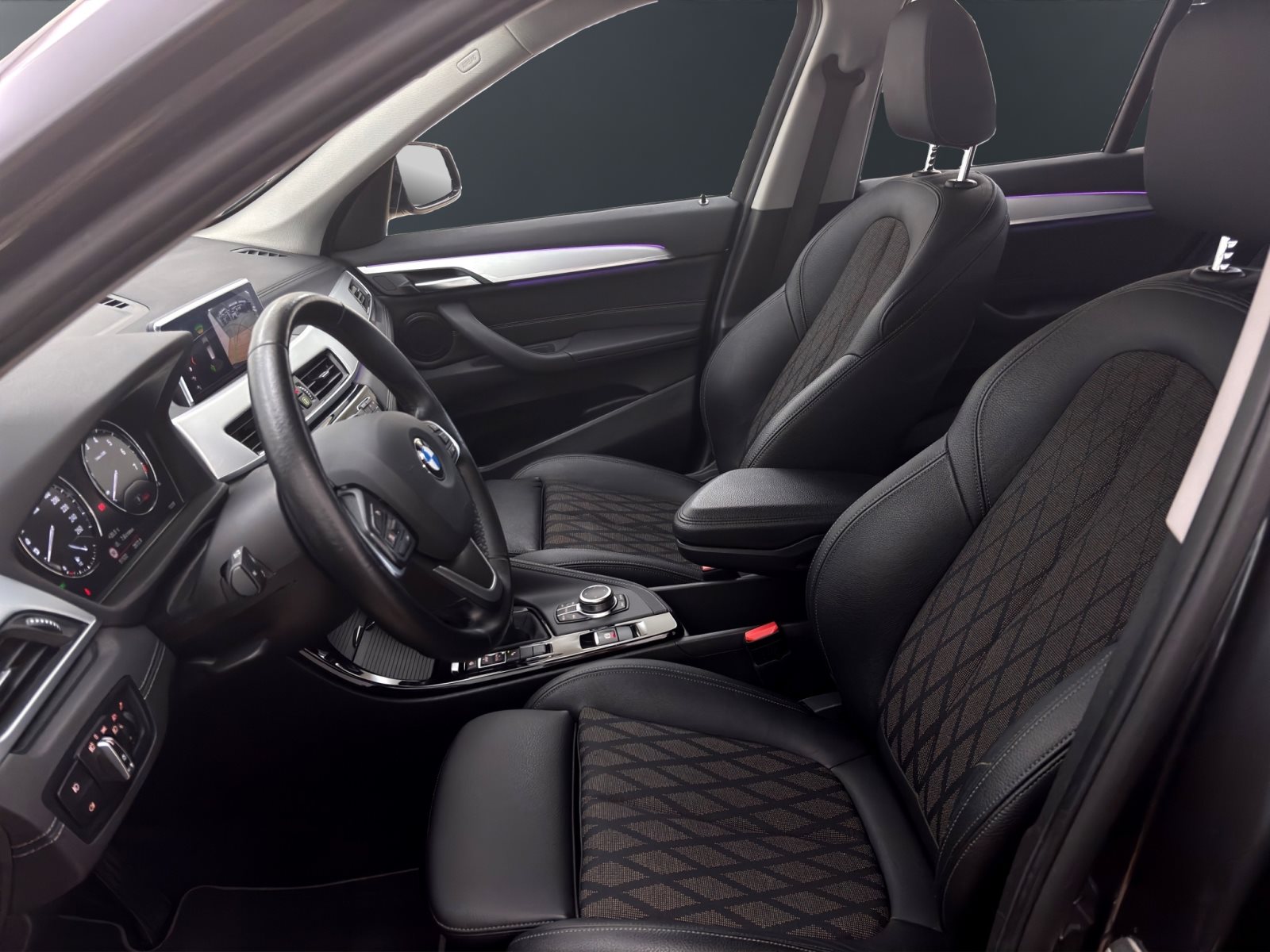 Fahrzeugabbildung BMW X1 sDrive20i [xLine, Navi, AHK, RFK, 18 LMR]