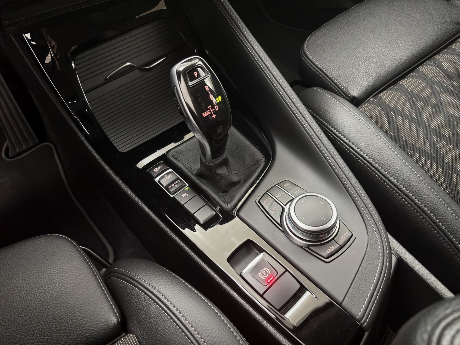 Fahrzeugabbildung BMW X1 sDrive20i [xLine, Navi, AHK, RFK, 18 LMR]