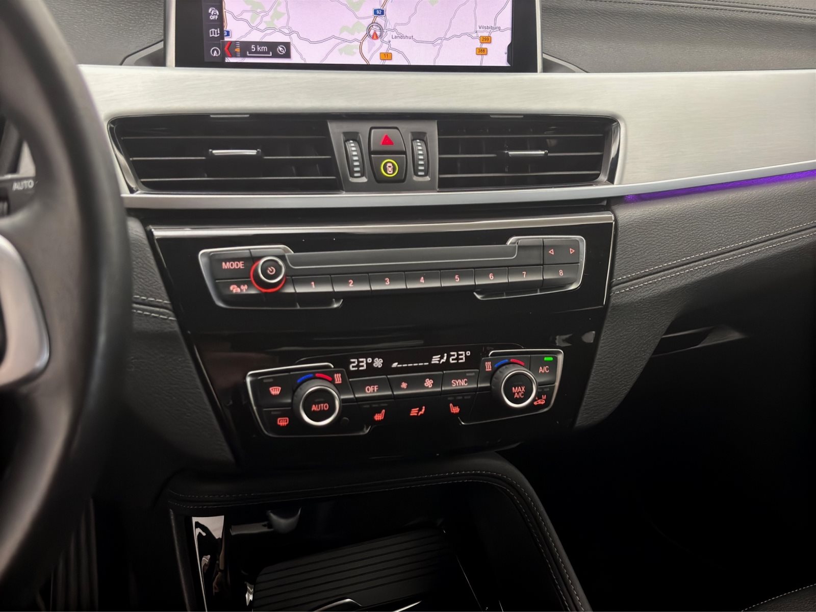 Fahrzeugabbildung BMW X1 sDrive20i [xLine, Navi, AHK, RFK, 18 LMR]