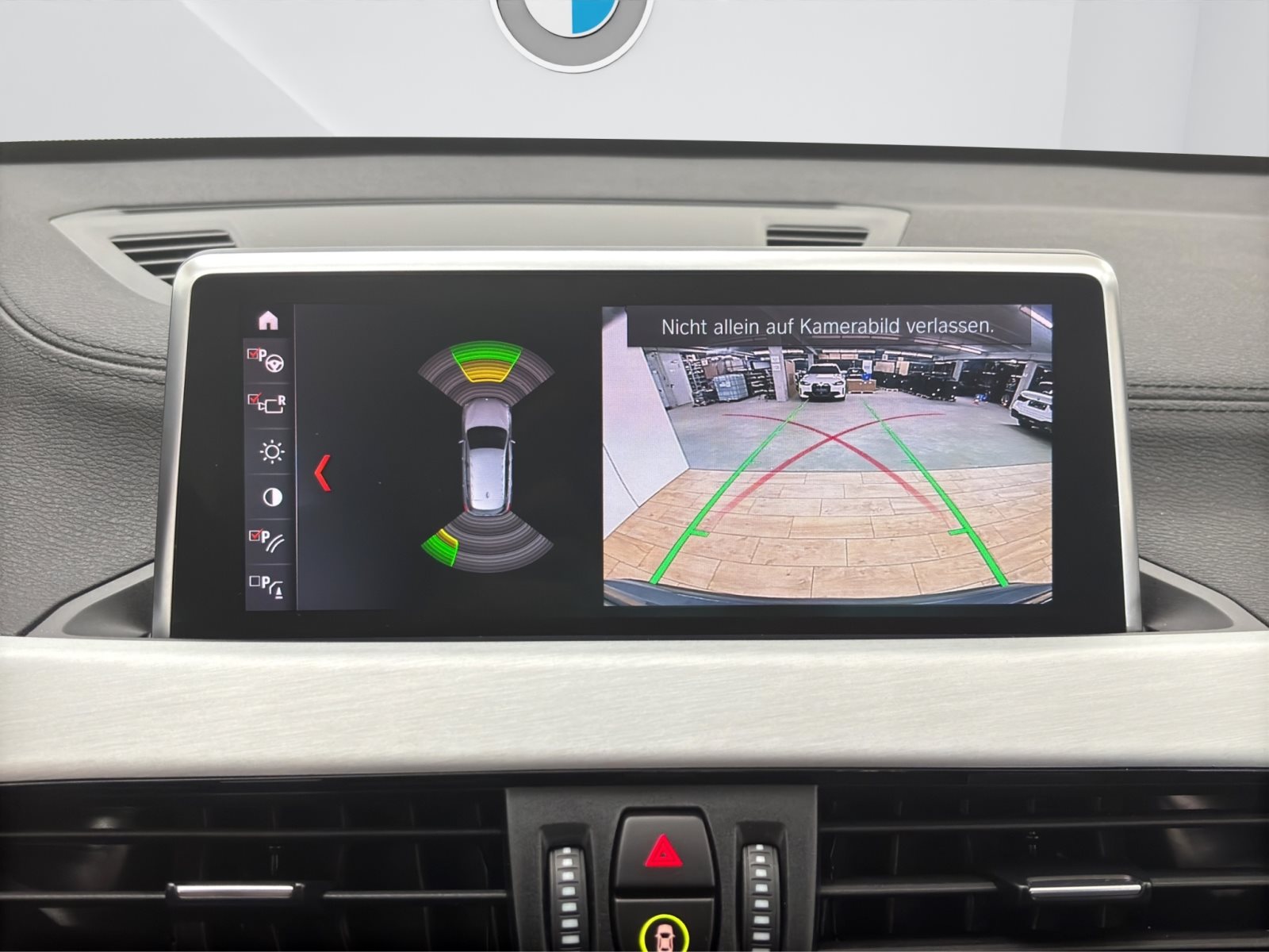 Fahrzeugabbildung BMW X1 sDrive20i [xLine, Navi, AHK, RFK, 18 LMR]