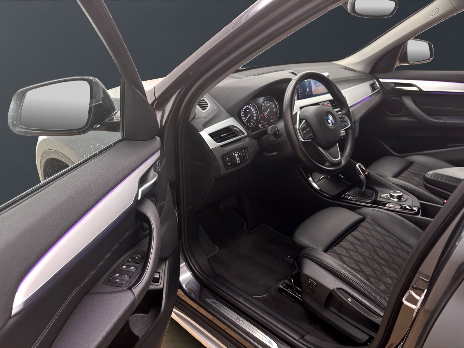 Fahrzeugabbildung BMW X1 sDrive20i [xLine, Navi, AHK, RFK, 18 LMR]