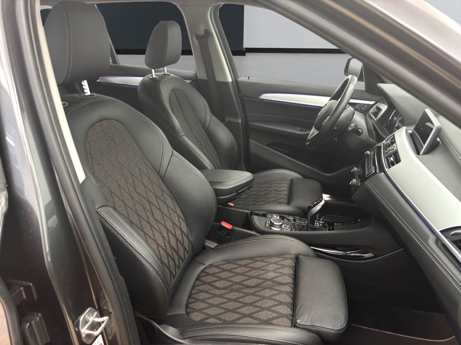 Fahrzeugabbildung BMW X1 sDrive20i [xLine, Navi, AHK, RFK, 18 LMR]