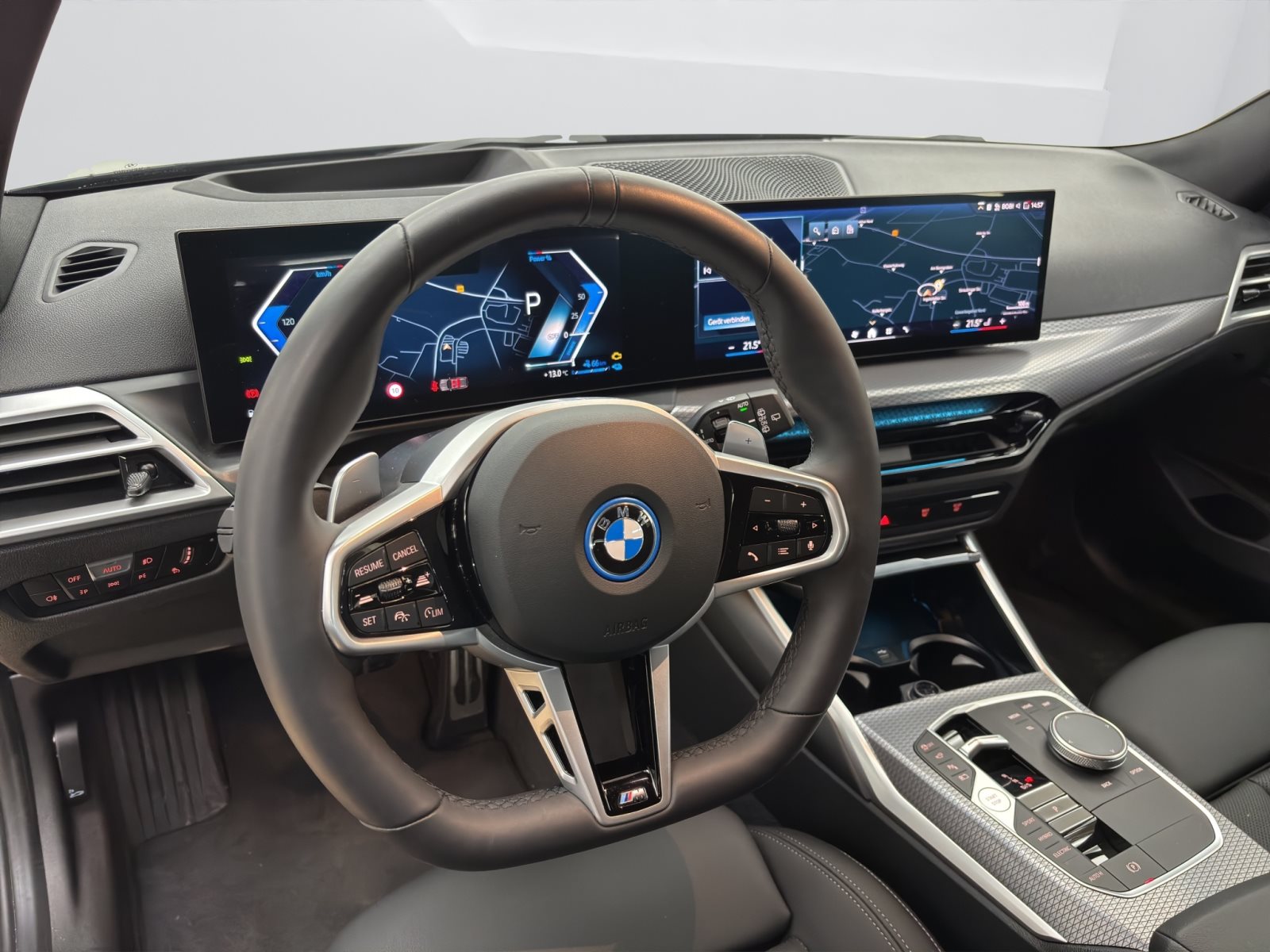 Fahrzeugabbildung BMW 330e Touring [M Sport, HUD, AHK, ACC, RFK, 19 ]