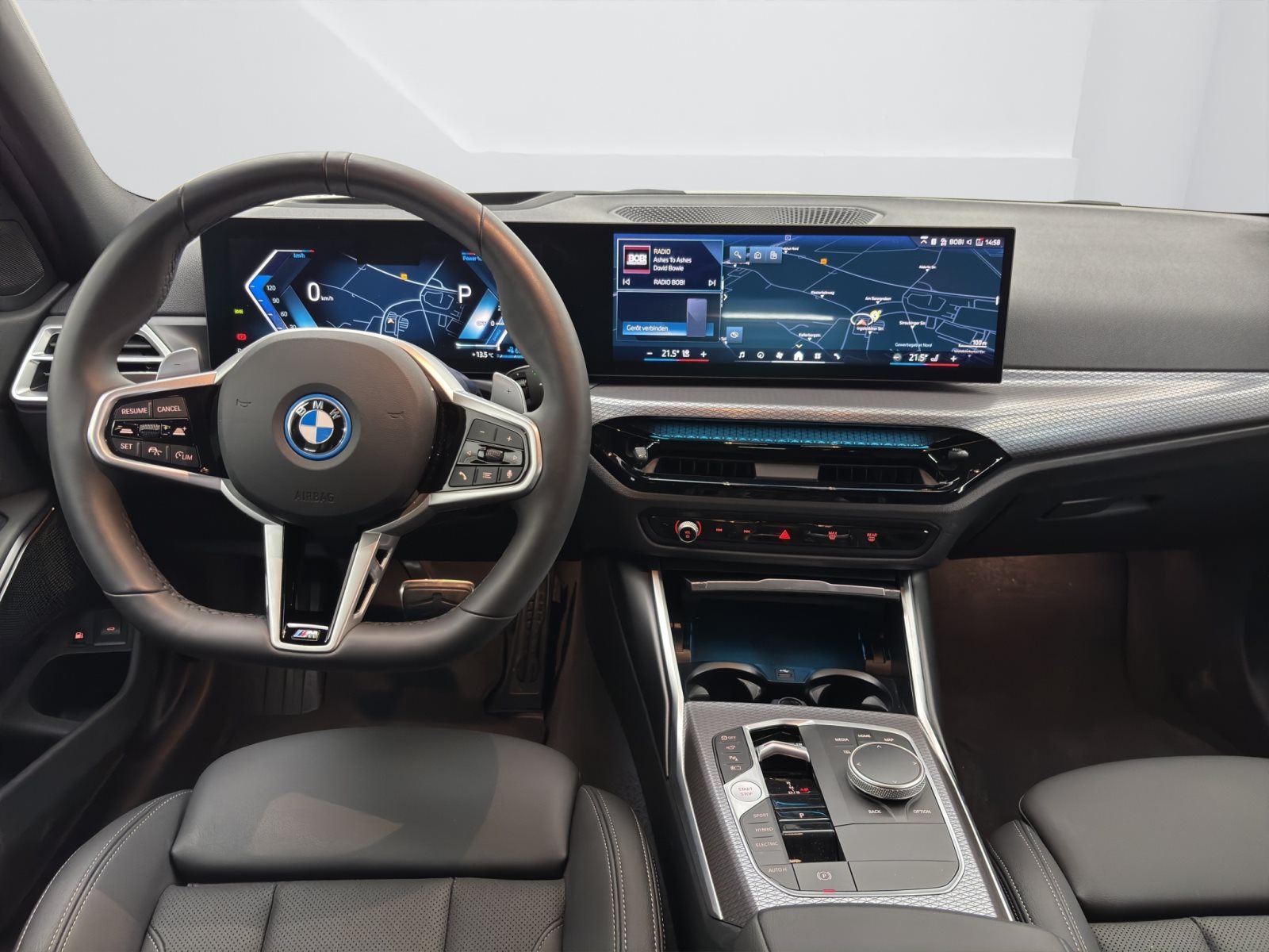 Fahrzeugabbildung BMW 330e Touring [M Sport, HUD, AHK, ACC, RFK, 19 ]