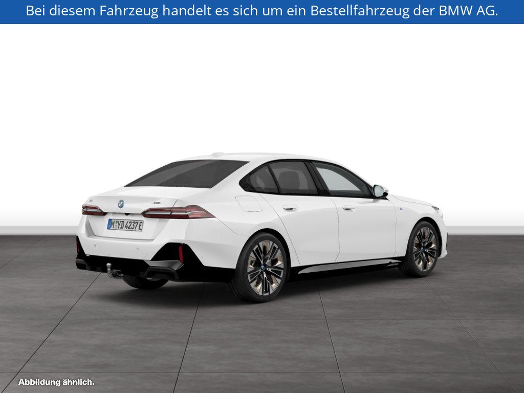 Fahrzeugabbildung BMW i5 xDrive40 Limousine