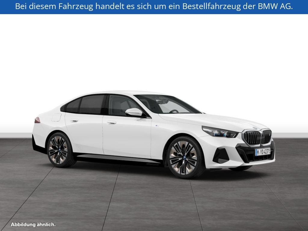 Fahrzeugabbildung BMW i5 xDrive40 Limousine