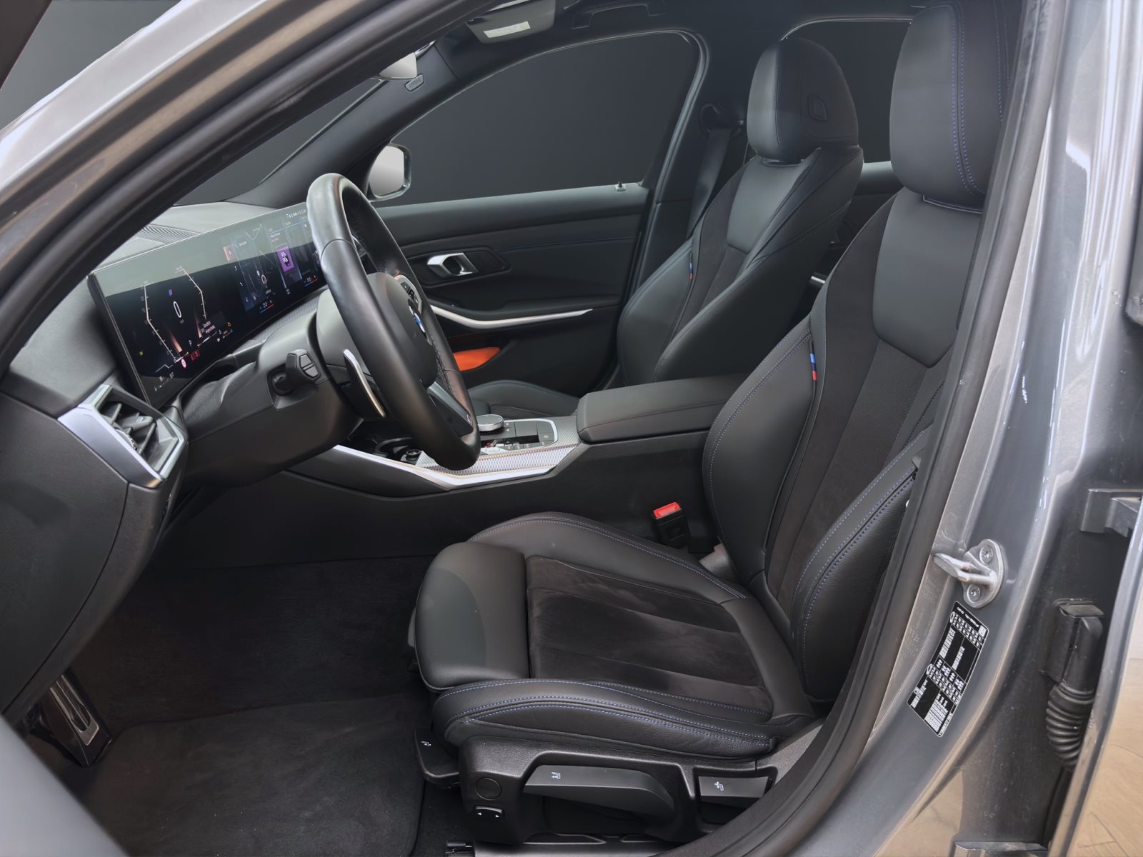 Fahrzeugabbildung BMW 318i Limousine [M Sport, LC+, RFK, SHZ, HiFi]