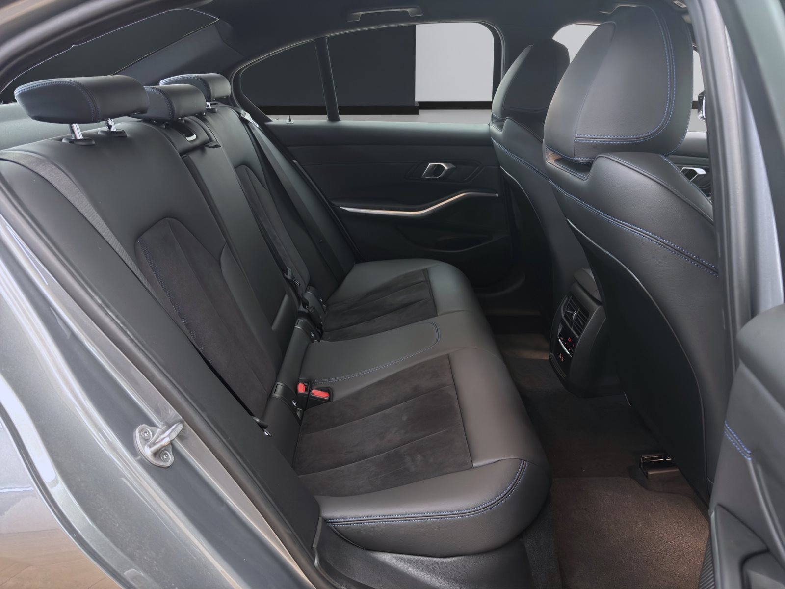Fahrzeugabbildung BMW 318i Limousine [M Sport, LC+, RFK, SHZ, HiFi]
