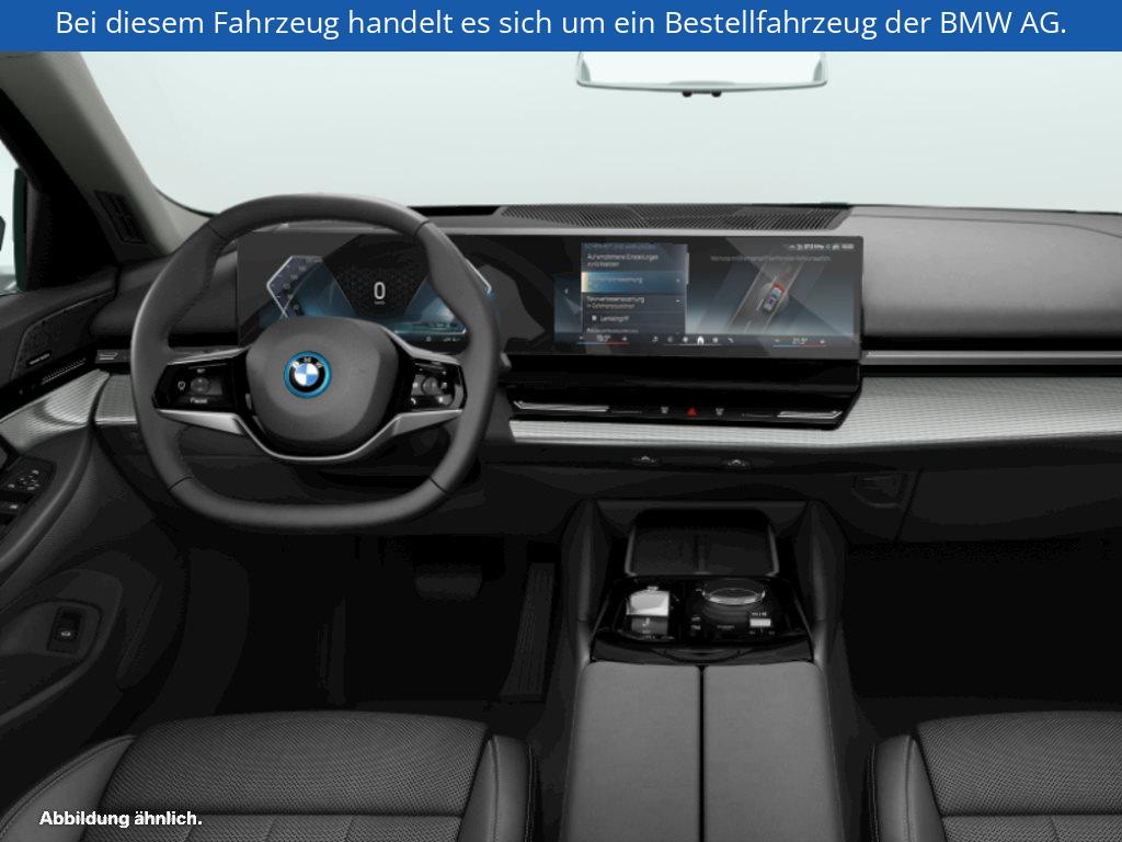 Fahrzeugabbildung BMW i5 eDrive40 Touring