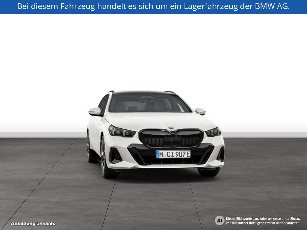 Fahrzeugabbildung BMW 550e xDrive Touring