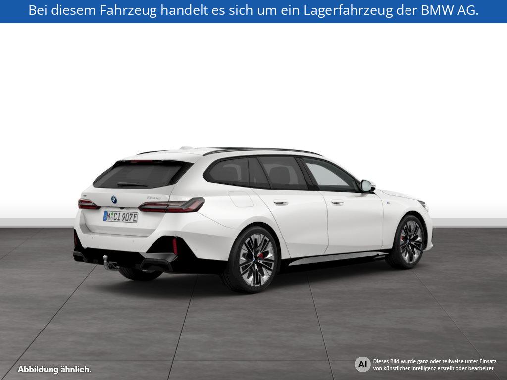 Fahrzeugabbildung BMW 550e xDrive Touring