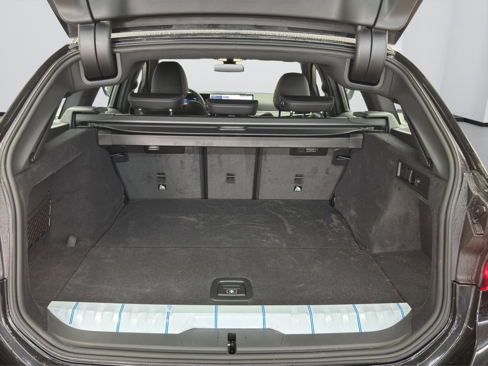 Fahrzeugabbildung BMW 330e Touring [M Sport, AHK, ACC, RFK, 18 LMR]