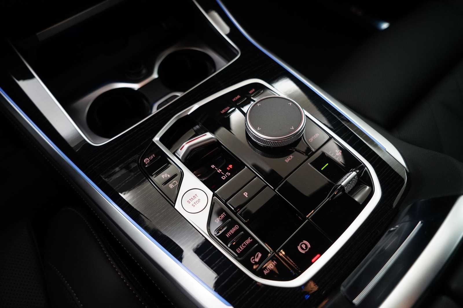 Fahrzeugabbildung BMW X5 xDrive50e [M Sport, HUD, AHK, ACC, GSD, 21 LMR]