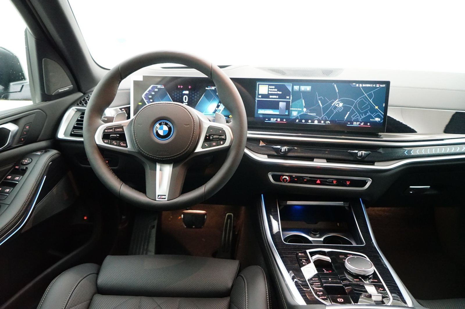 Fahrzeugabbildung BMW X5 xDrive50e [M Sport, HUD, AHK, ACC, GSD, 21 LMR]