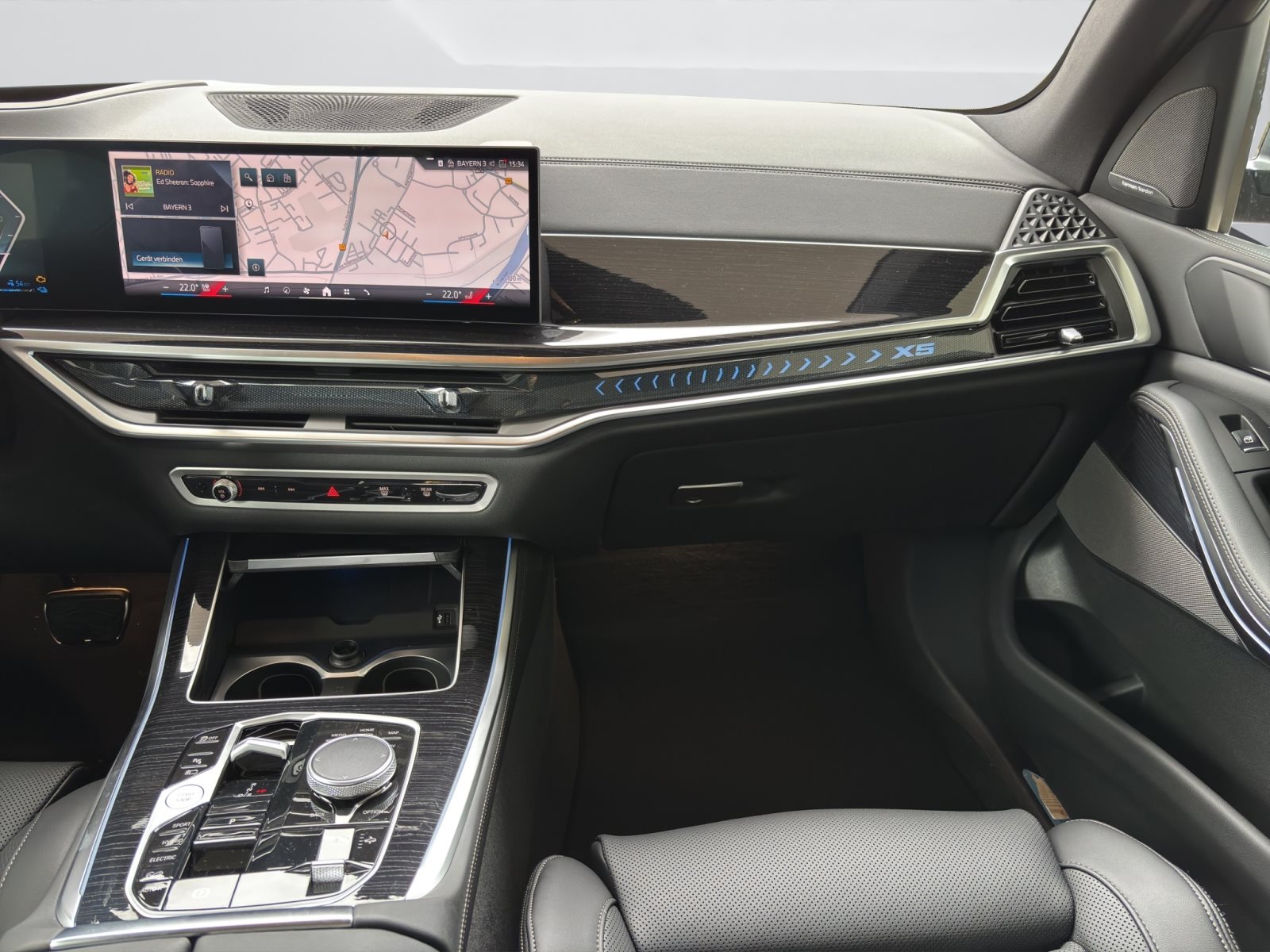 Fahrzeugabbildung BMW X5 xDrive50e [M Sport, HUD, AHK, ACC, GSD, 21 LMR]