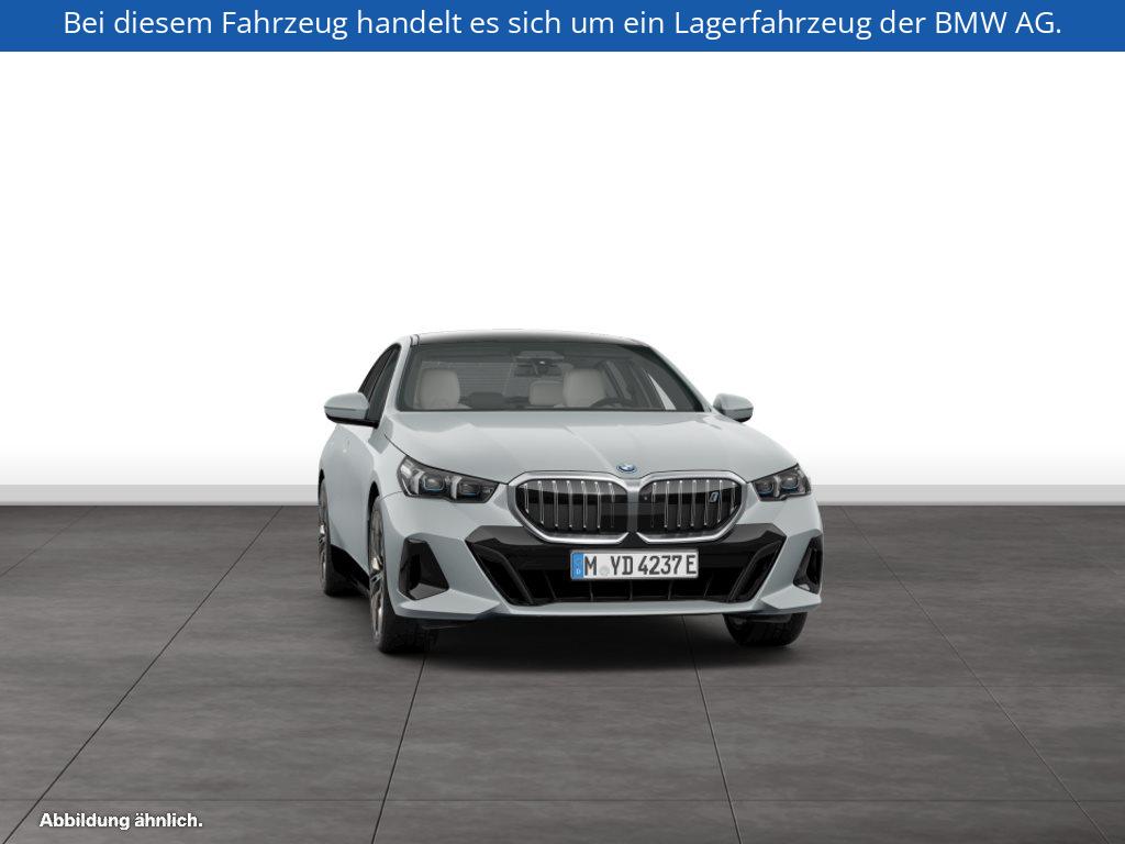 Fahrzeugabbildung BMW i5 xDrive40
