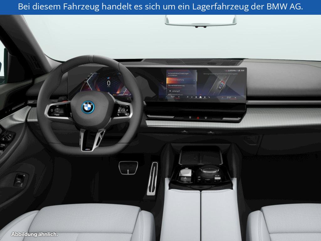 Fahrzeugabbildung BMW 550e xDrive Touring