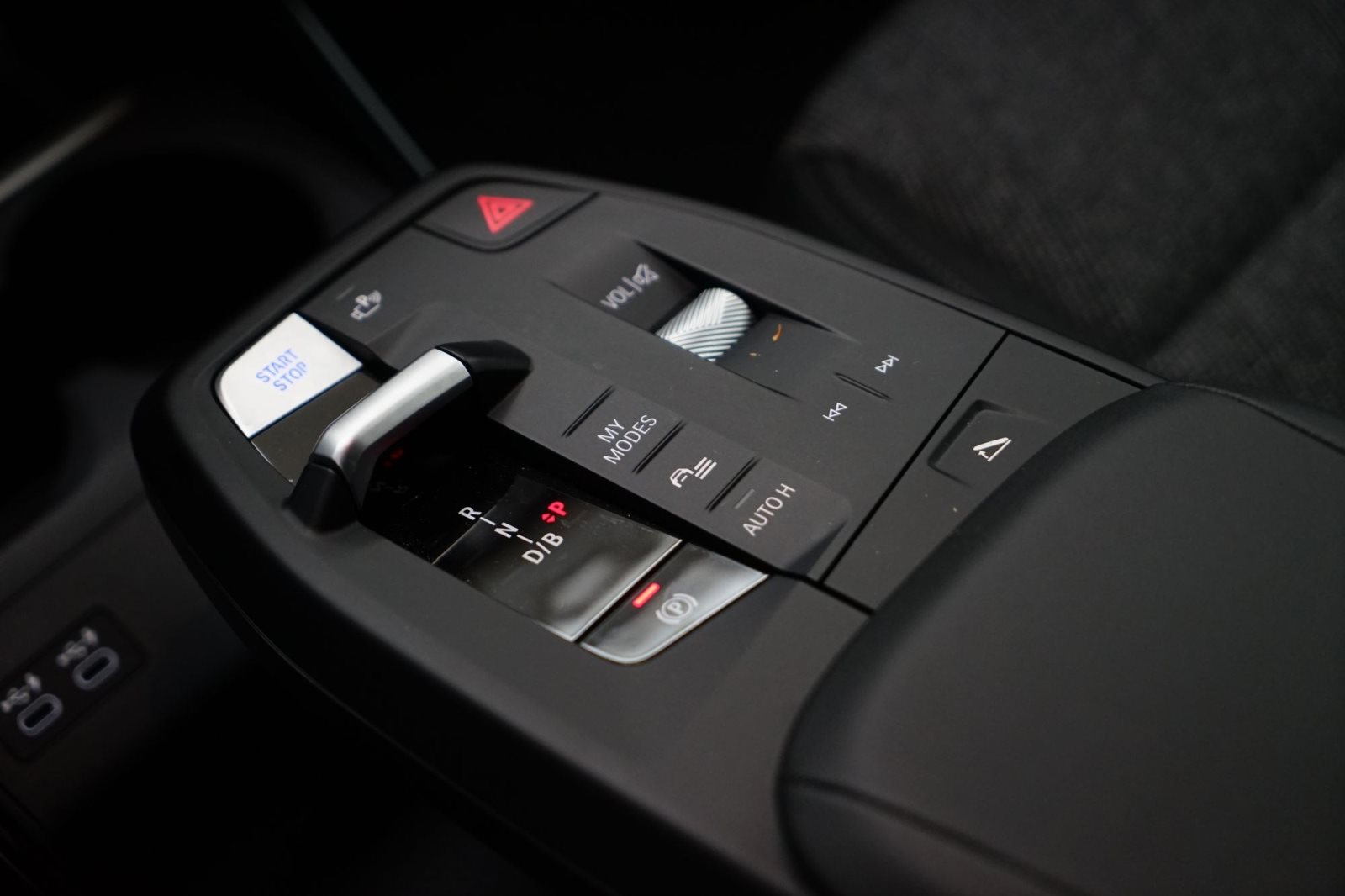 Fahrzeugabbildung BMW iX1 eDrive20 [LED, RFK, LRH, Komfortzugang]