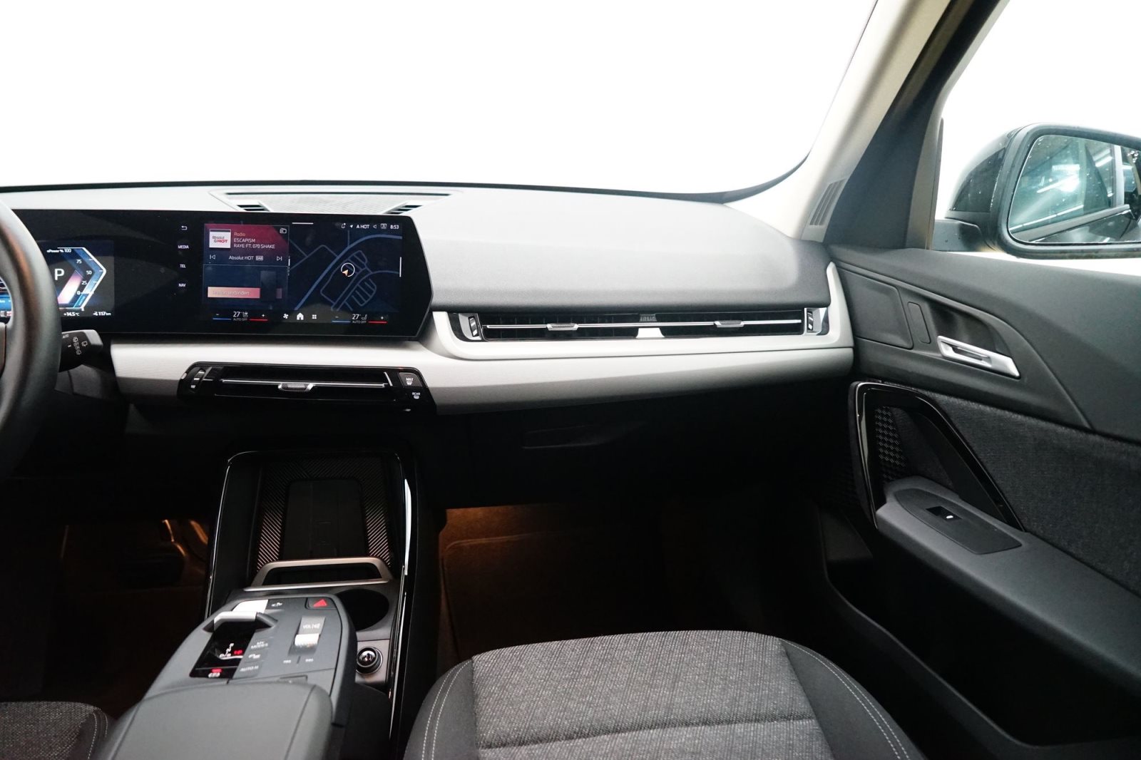 Fahrzeugabbildung BMW iX1 eDrive20 [LED, RFK, LRH, Komfortzugang]
