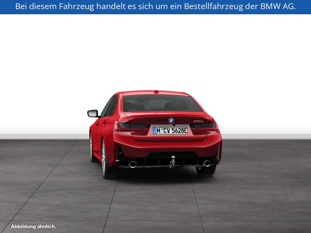 Fahrzeugabbildung BMW 330e Limousine
