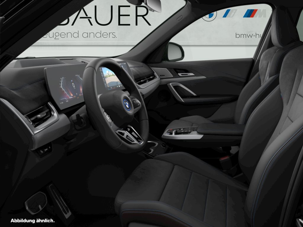 Fahrzeugabbildung BMW iX1 xDrive30 [M Sport, HUD, AHK, ACC, RFK, 19 LMR]