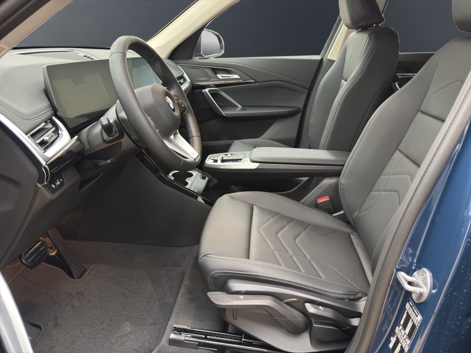 Fahrzeugabbildung BMW X1 sDrive20i [xLine, AHK, ACC, RFK, 18 LMR, LED, SHZ]