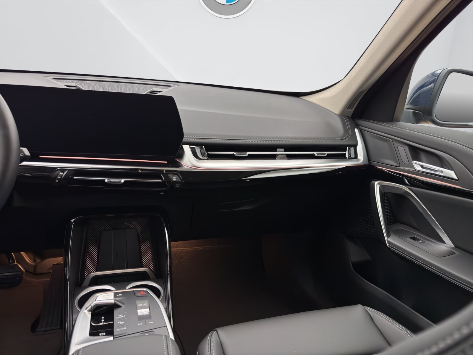 Fahrzeugabbildung BMW X1 sDrive20i [xLine, AHK, ACC, RFK, 18 LMR, LED, SHZ]