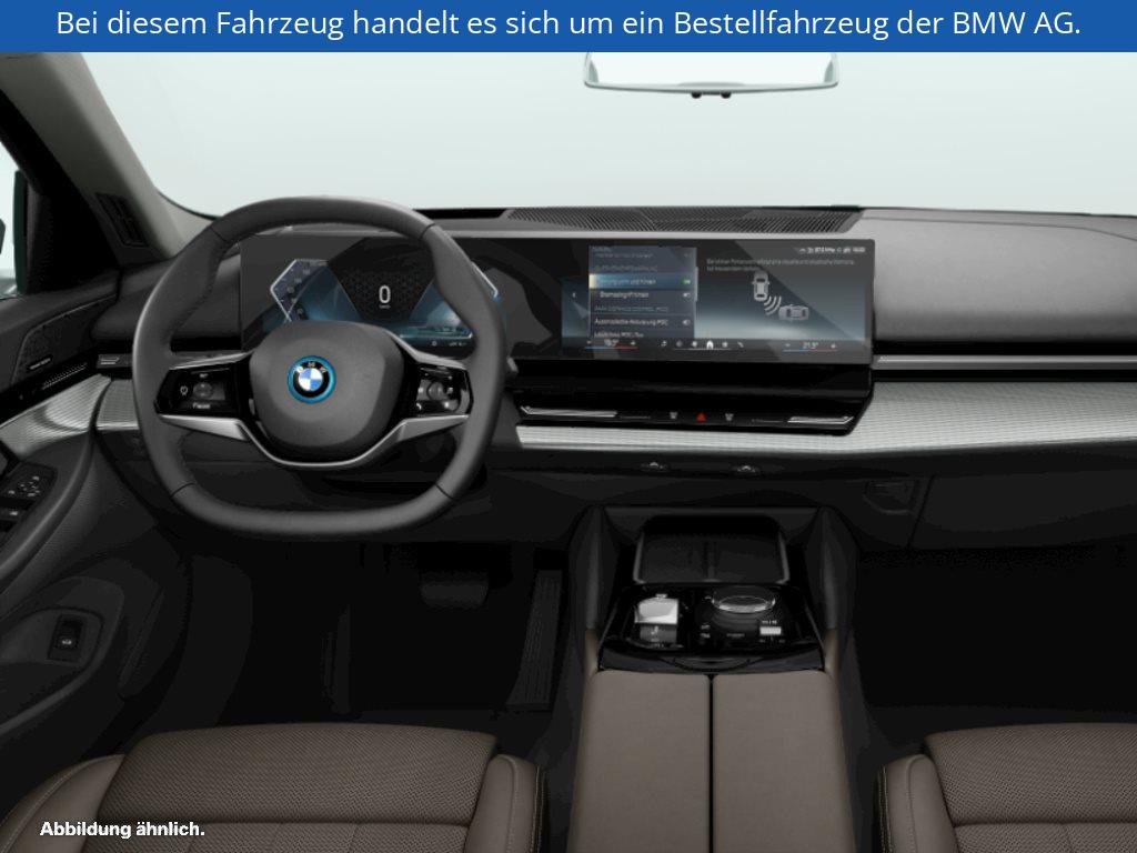 Fahrzeugabbildung BMW i5 eDrive40 Limousine