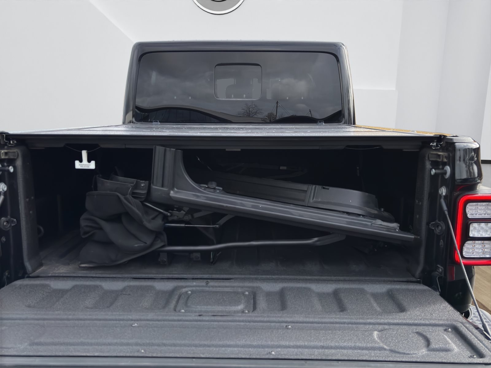 Fahrzeugabbildung Jeep Gladiator 3.0 Overland 4WD [LED, RFK, SHZ, 18 ]