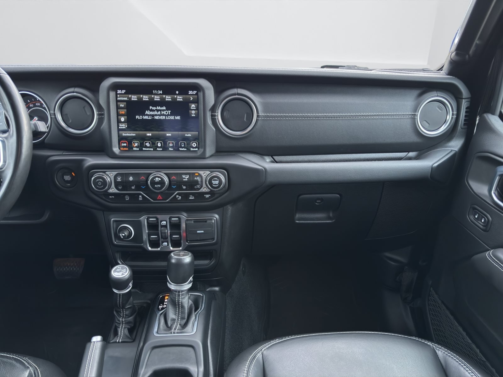 Fahrzeugabbildung Jeep Gladiator 3.0 Overland 4WD [LED, RFK, SHZ, 18 ]