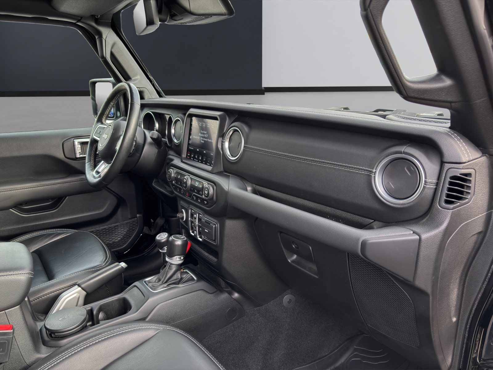 Fahrzeugabbildung Jeep Gladiator 3.0 Overland 4WD [LED, RFK, SHZ, 18 ]