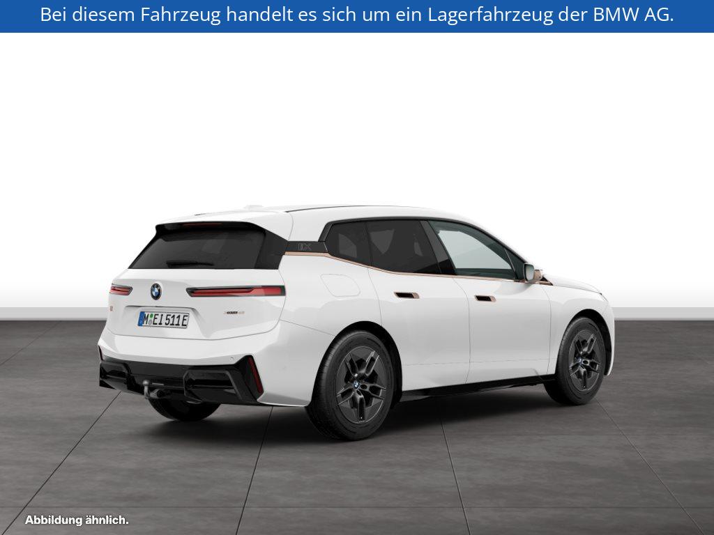 Fahrzeugabbildung BMW iX xDrive45