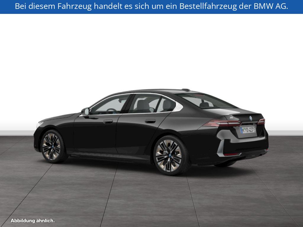 Fahrzeugabbildung BMW i5 eDrive40 Limousine