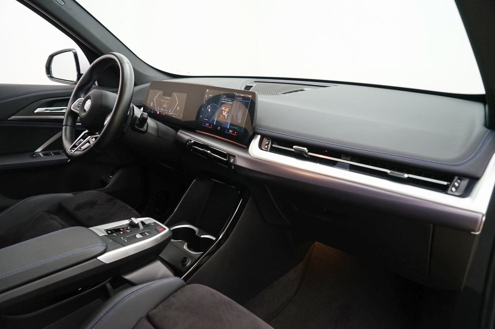 Fahrzeugabbildung BMW X1 xDrive23i [M Sport, Live Cockpit Plus, RFK]