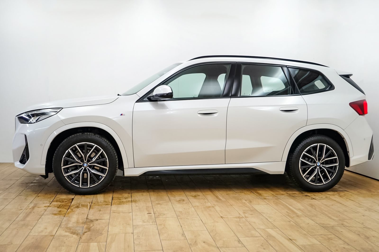 Fahrzeugabbildung BMW X1 xDrive23i [M Sport, Live Cockpit Plus, RFK]
