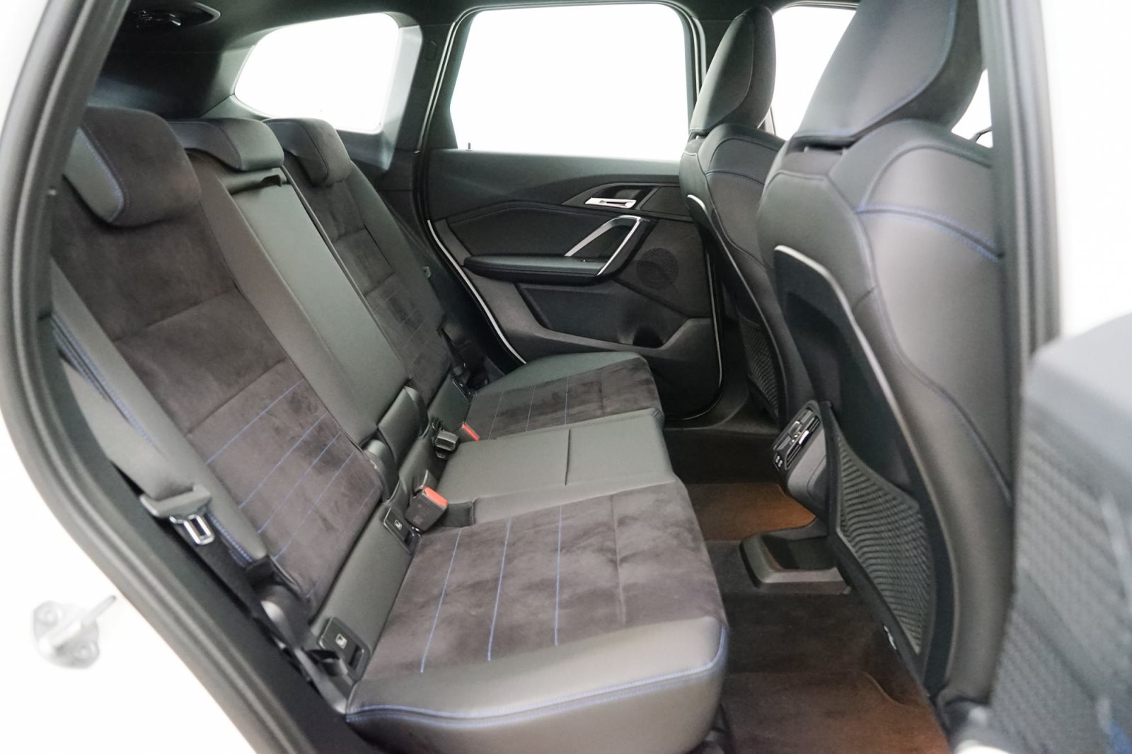 Fahrzeugabbildung BMW X1 xDrive23i [M Sport, Live Cockpit Plus, RFK]